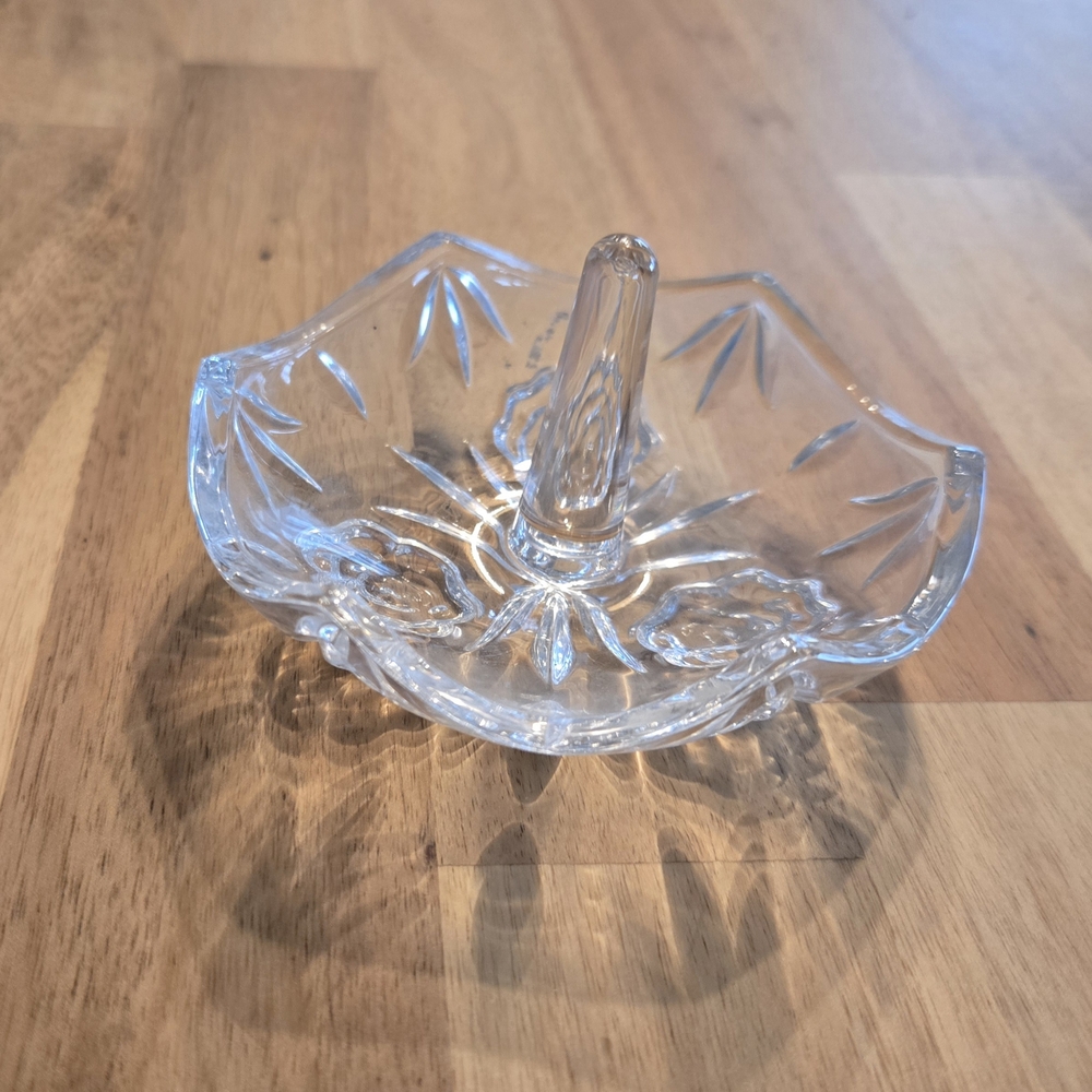 Vintage american rose princess house crystal ringholder.